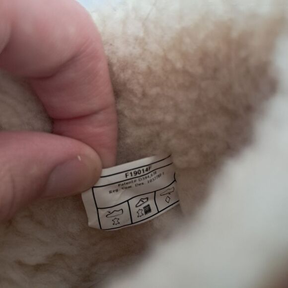 UGG Boots Women's 8 Chestnut Suede Fur Short Classic Winter Cozy Warm Modest - Picture 3 of 9